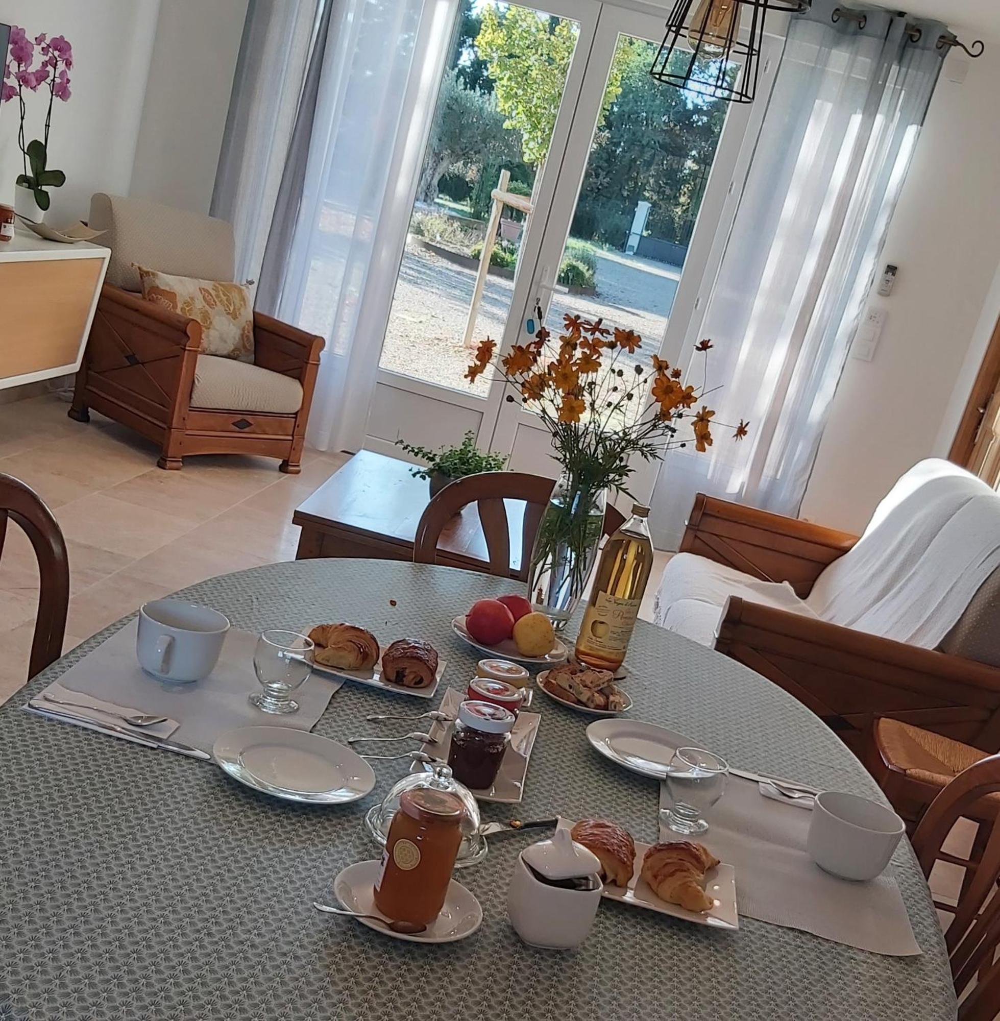 Mas Des Tourterelles Bed and Breakfast Jonquieres  Exteriör bild